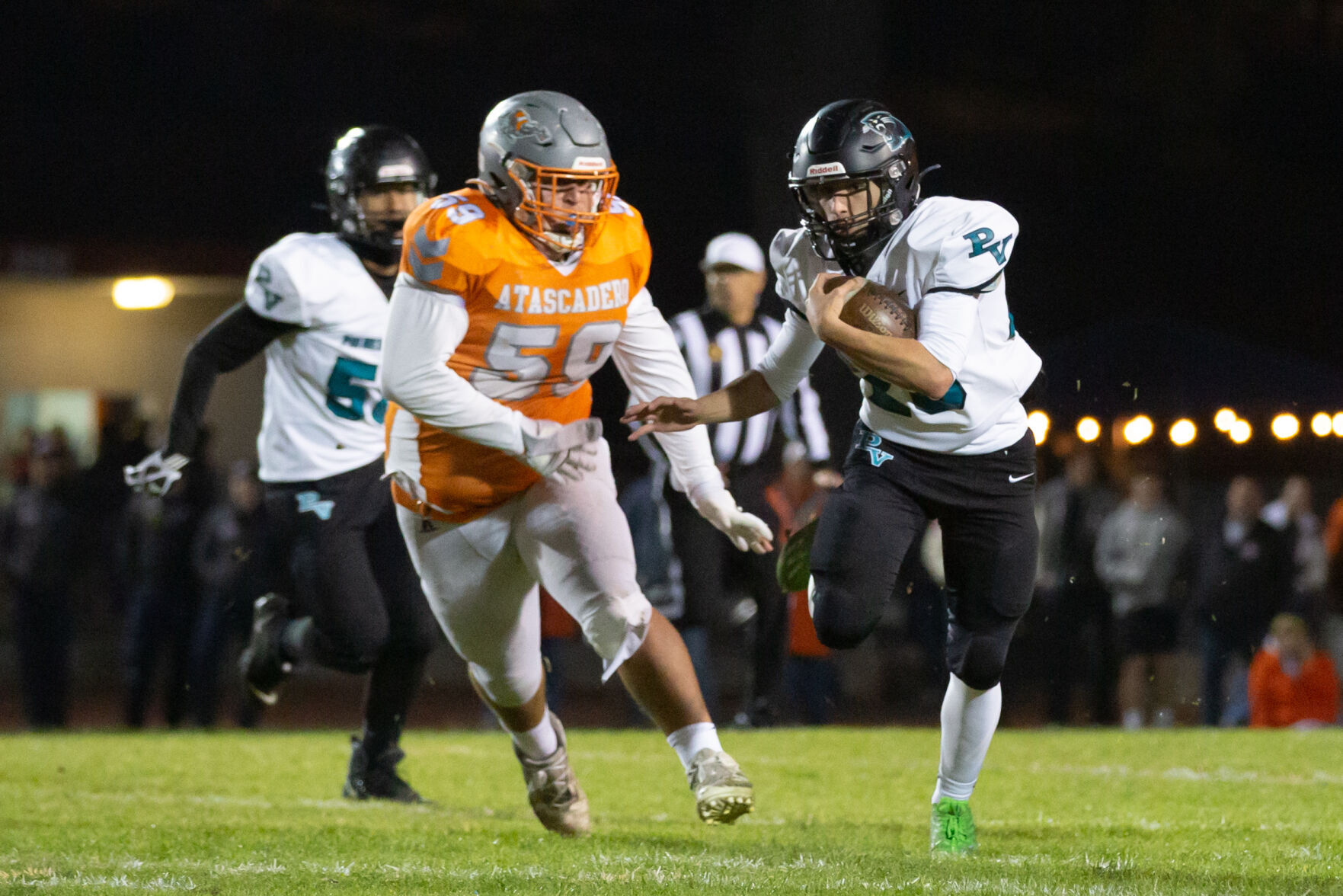 112522 Pioneer Atascadero Football 17.jpg
